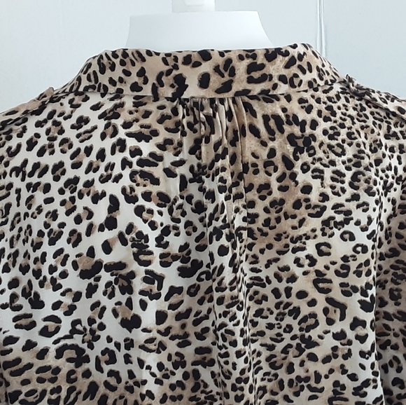 ZARA Basic Animal Print Roll Tab Sleeve V-Neck Collar Top Sz - Picture 6 of 10